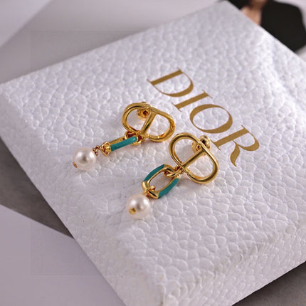 CD 26S LOGO ENAMEL LINK PEARL DROP EARRINGS IN GOLD METAL