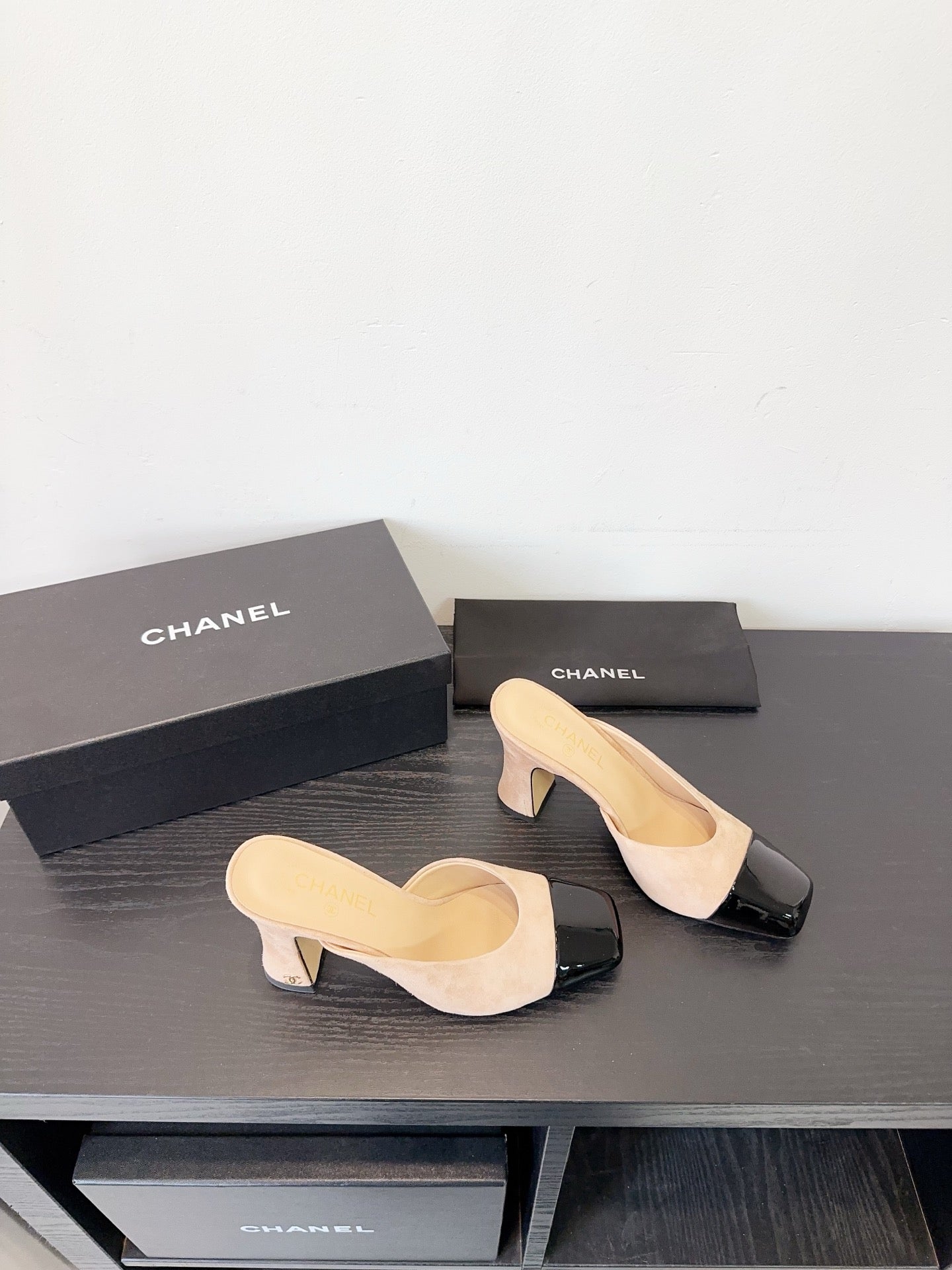 CHANEL MULES IN BLACK AND BEIGE SUEDE