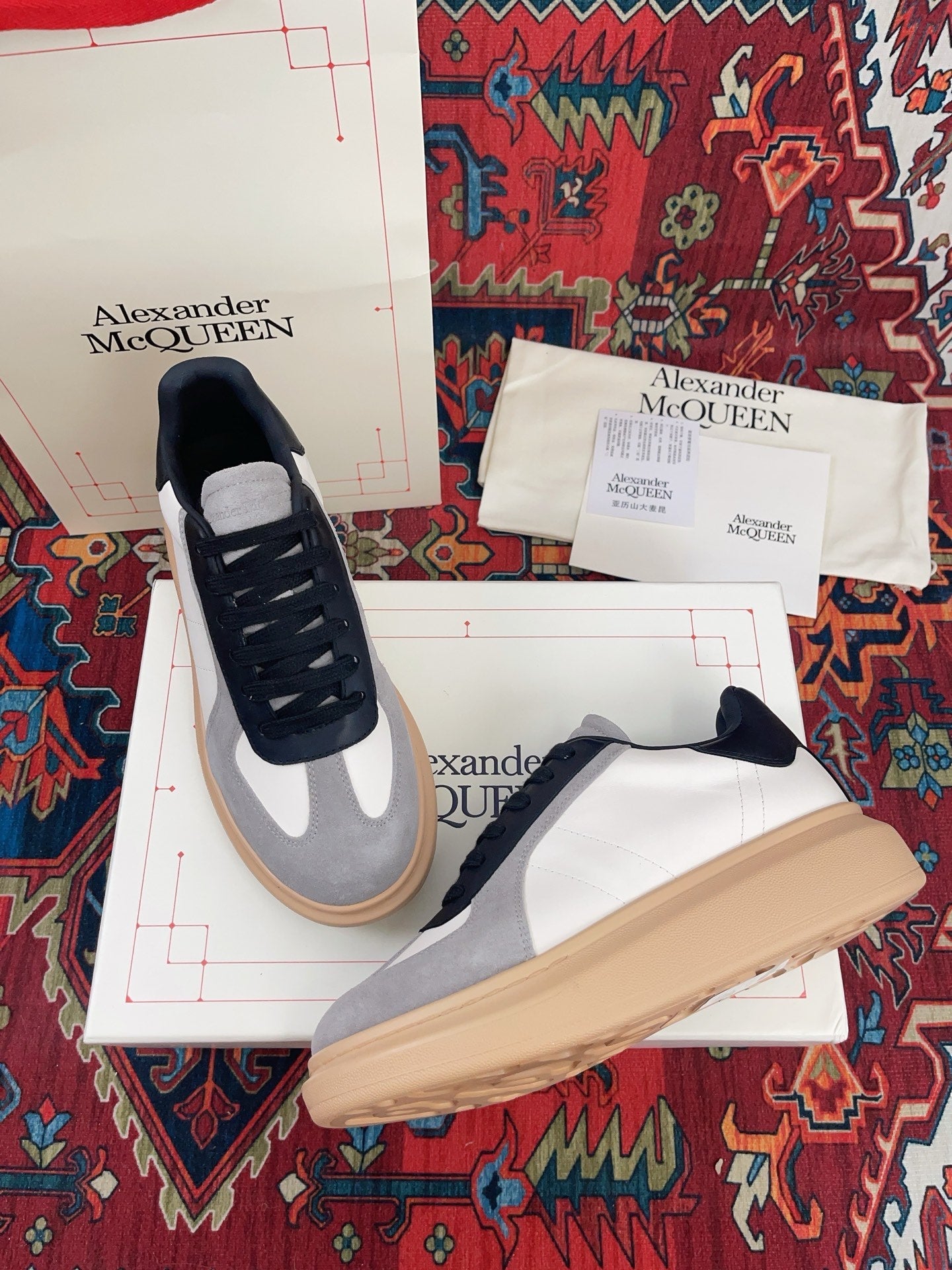 OVERSIZED RETRO SNEAKER IN WHITE BLACK GREY CALFSKIN