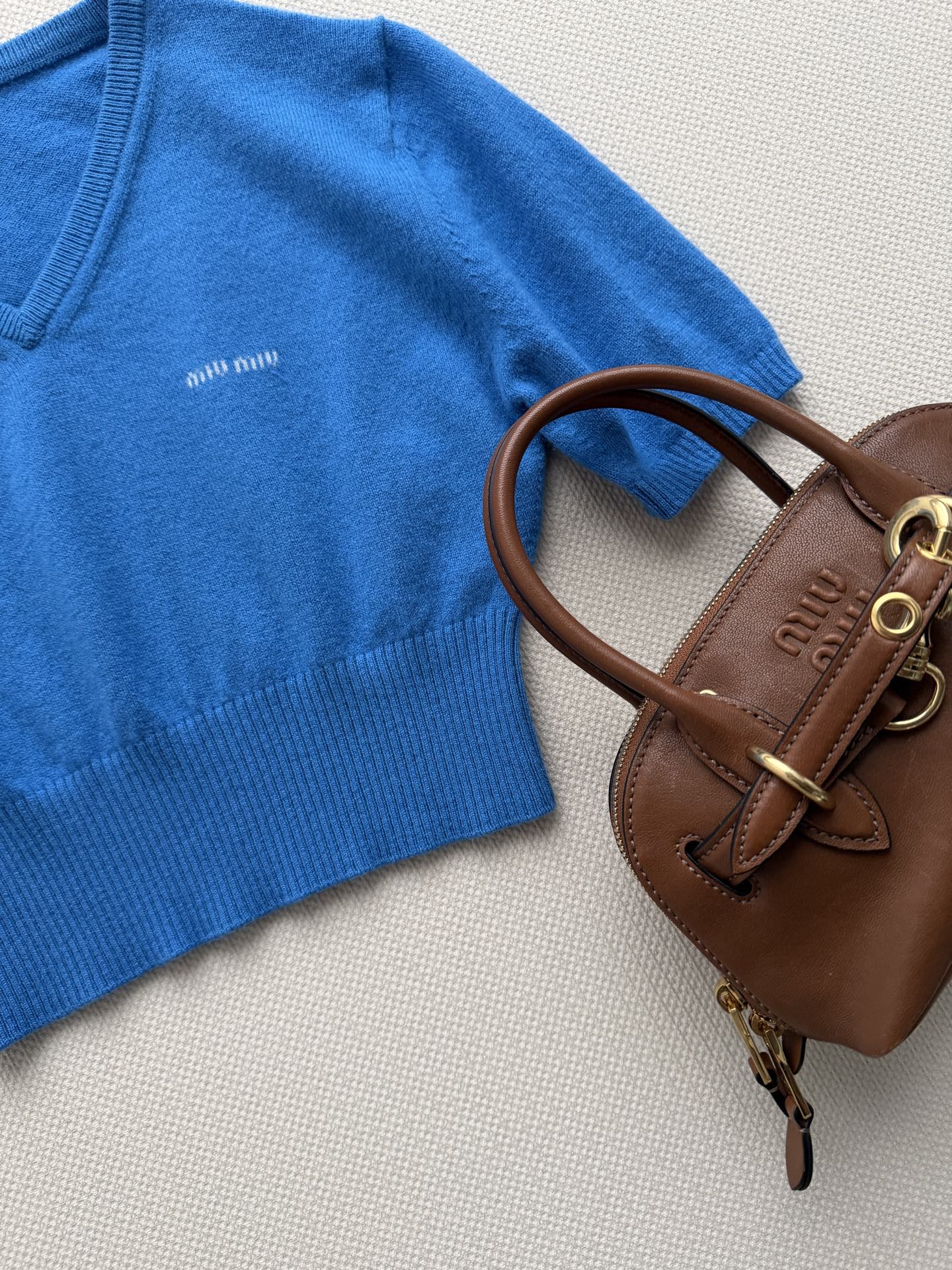 MIUMIU 26S CROPPED V-NECK KNIT TOP 1205