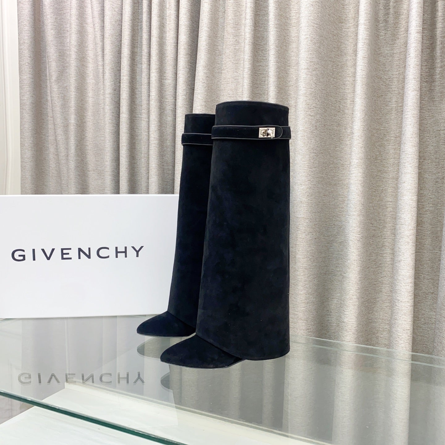 SHARK LOCK BOOTS 95 IN BLACK SUEDE