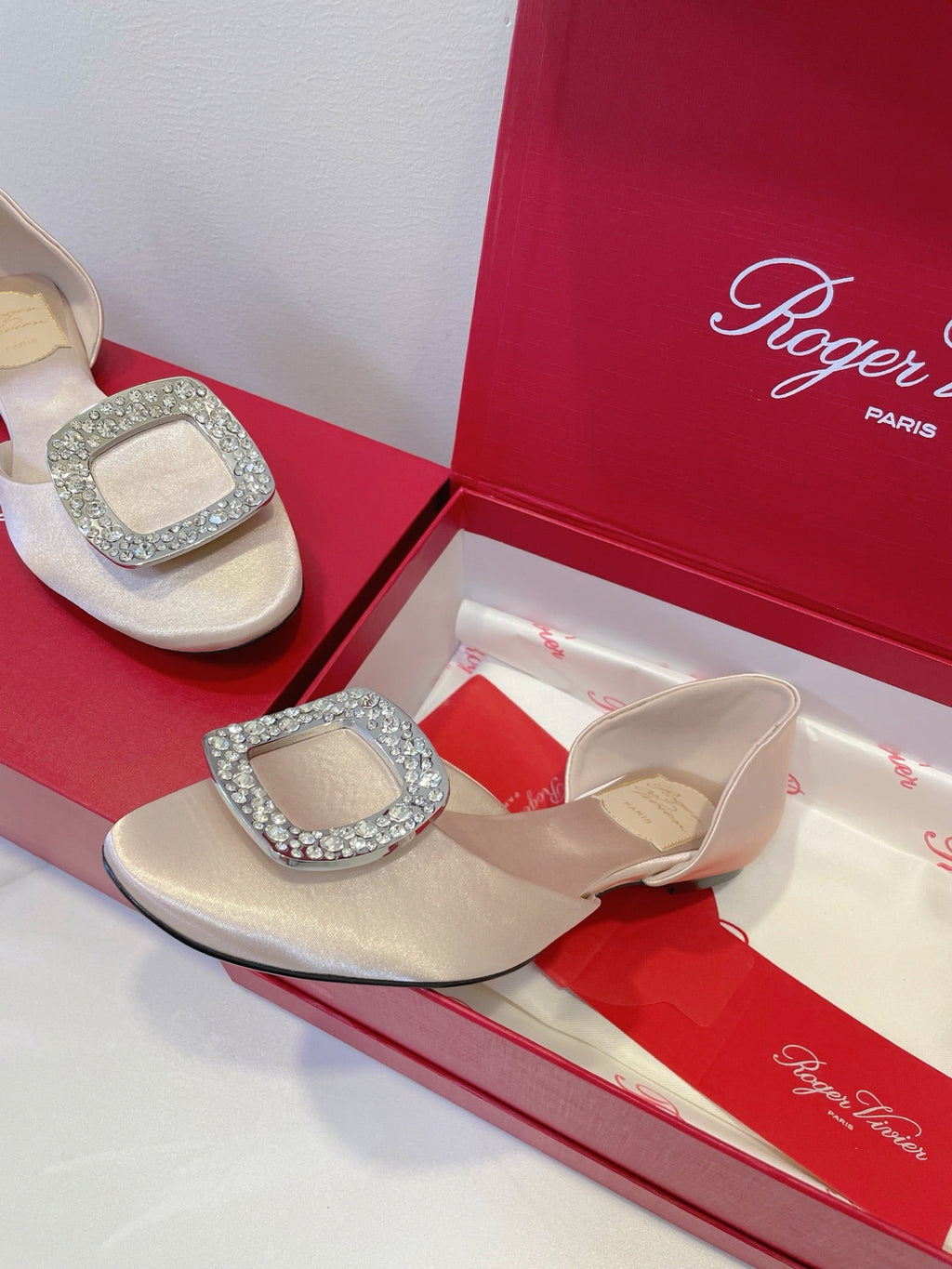 ROGER VIVIER BALLERINE FLATS IN BEIGE SATIN