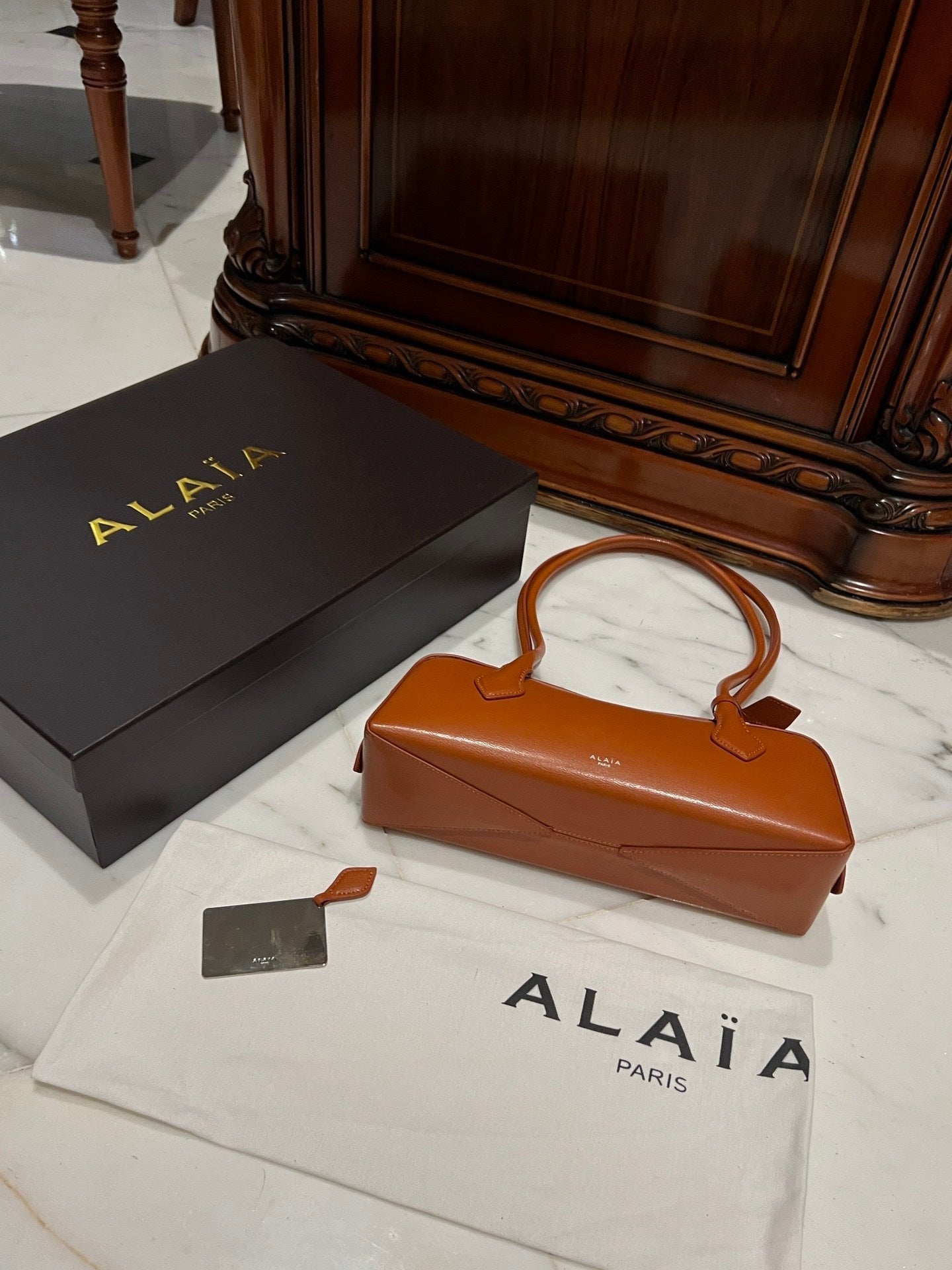 LE TECKEL MEDIUM BAG 33 IN BRONZE ORANGE GOATSKIN