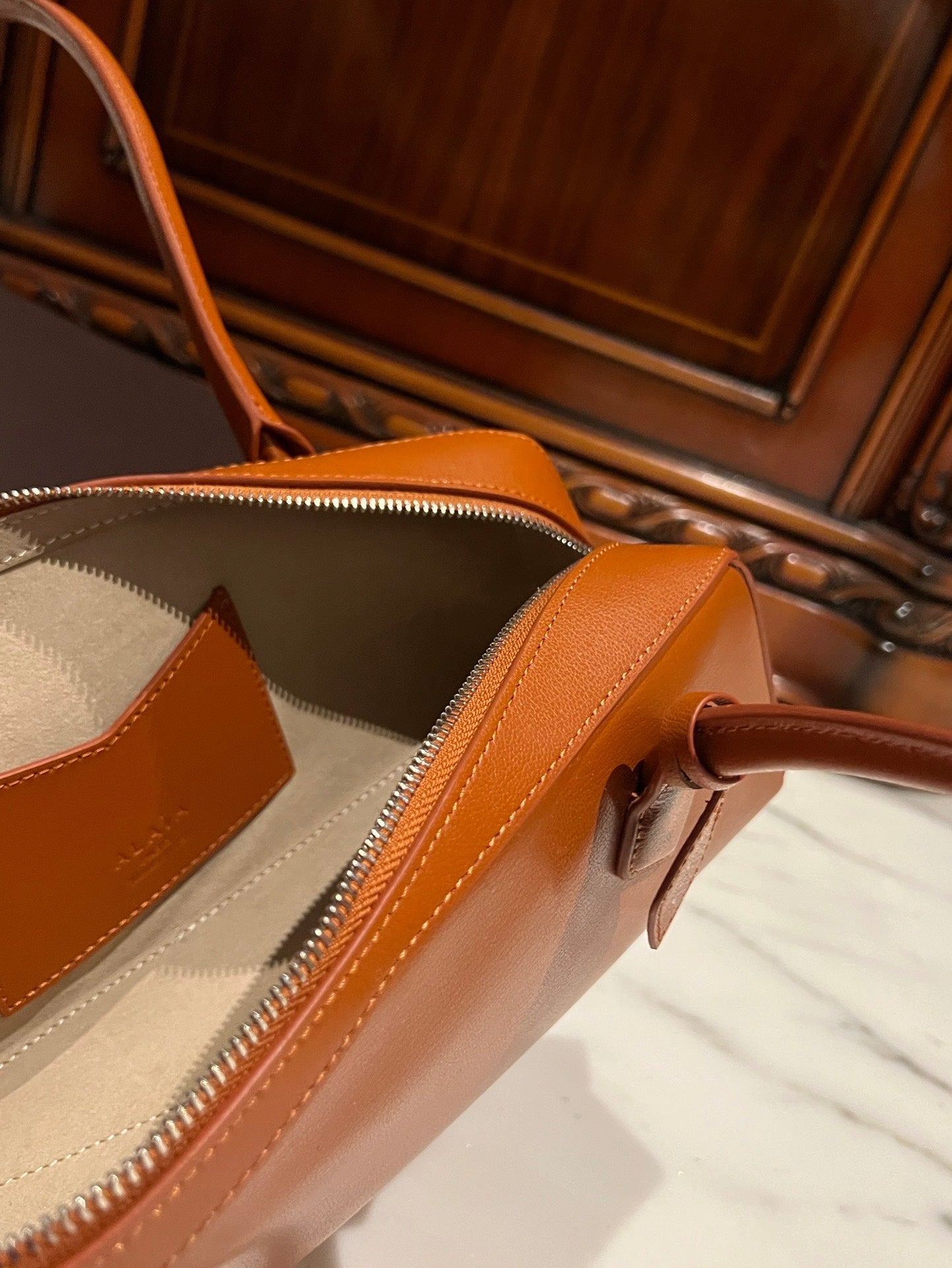 LE TECKEL MEDIUM BAG 33 IN BRONZE ORANGE GOATSKIN
