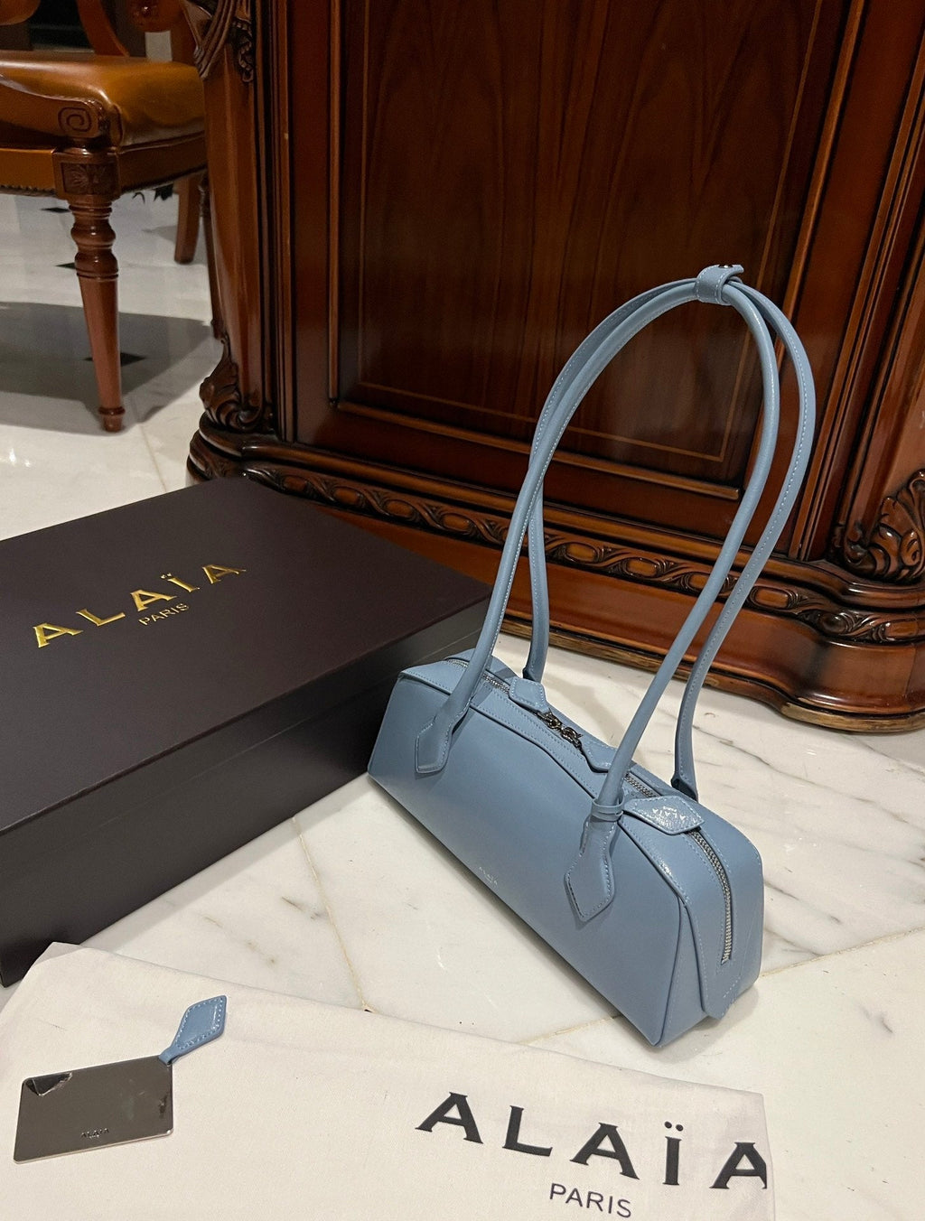 LE TECKEL MEDIUM BAG 33 IN AIR FORCE GOATSKIN
