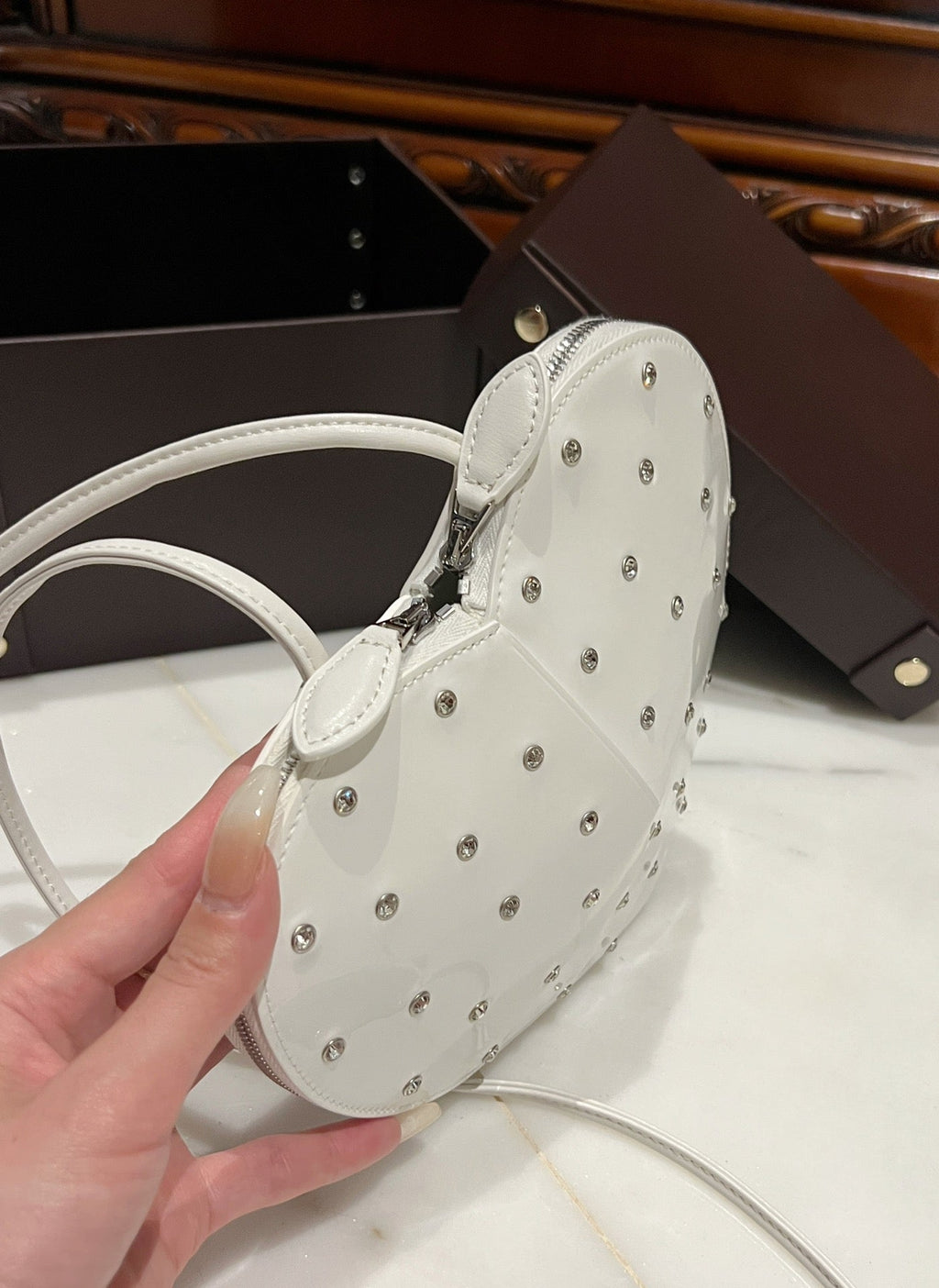 LE COEUR BAG 21 IN WHITE PATENT CALFSKIN ATTACHED STRASS