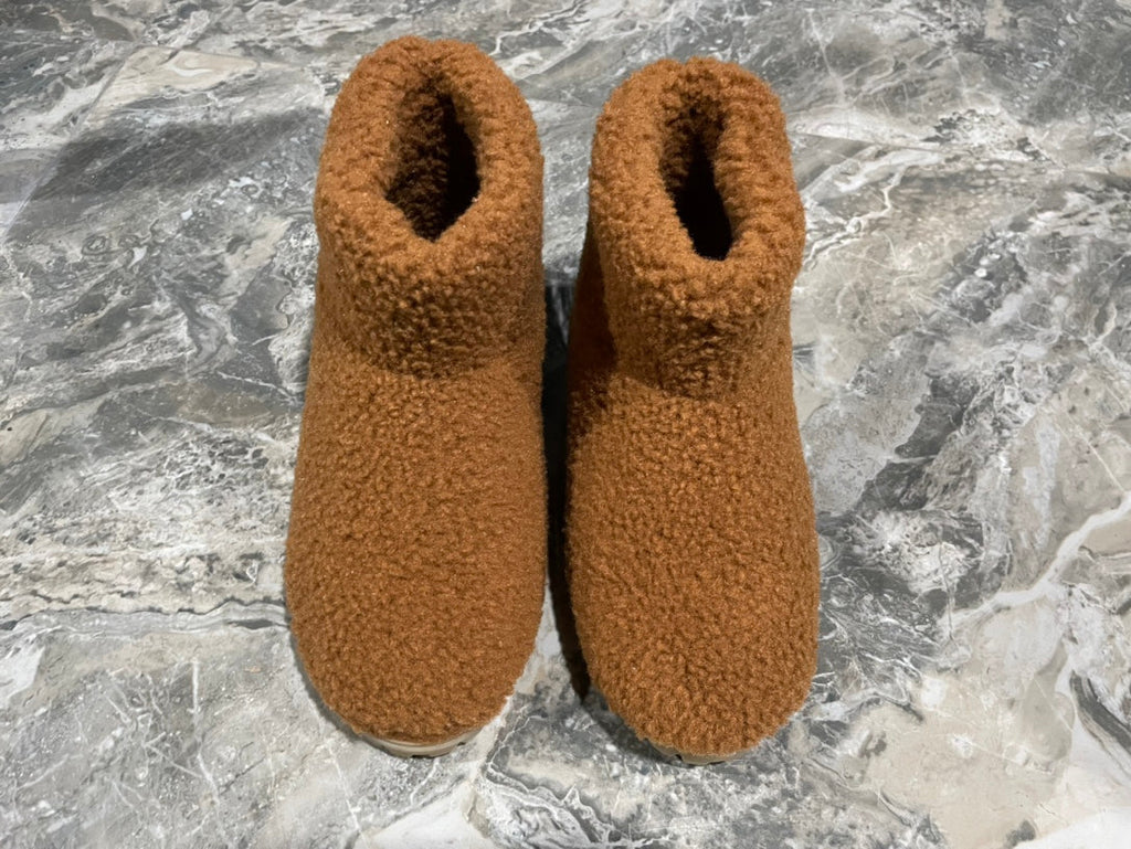 PRADA 26S ANKLE BOOTS IN CARAMEL BROWN FUR