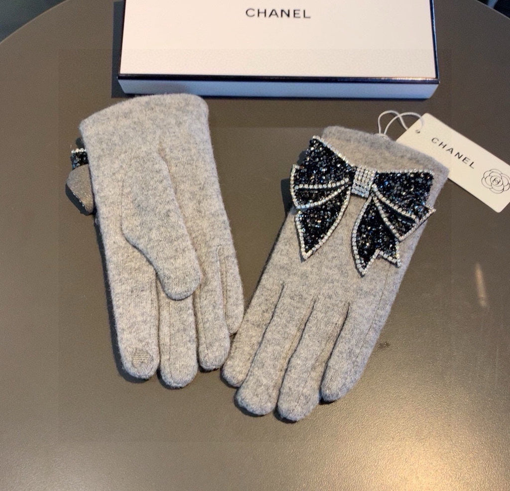 GLOVES IN DOVE GRAY WOOL WITH RHINSTONES 429246