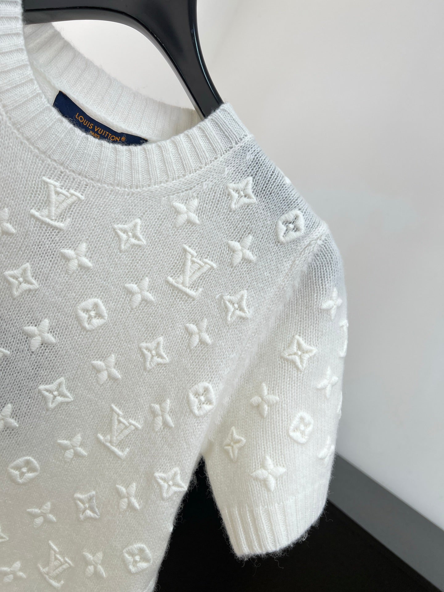 LV 26S SHORT-SLEEVED SWEATER STYLE 186