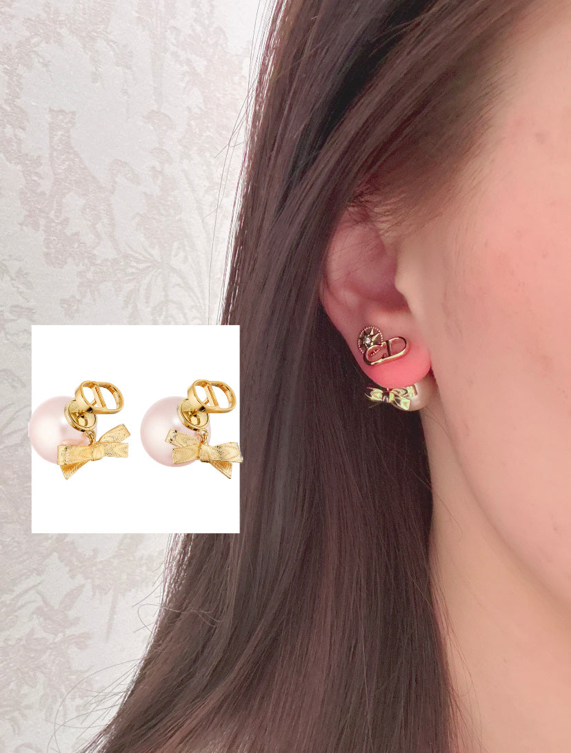 CD 26S PEARL BOW DROP EARRINGS IN GOLD TONE METAL 644484