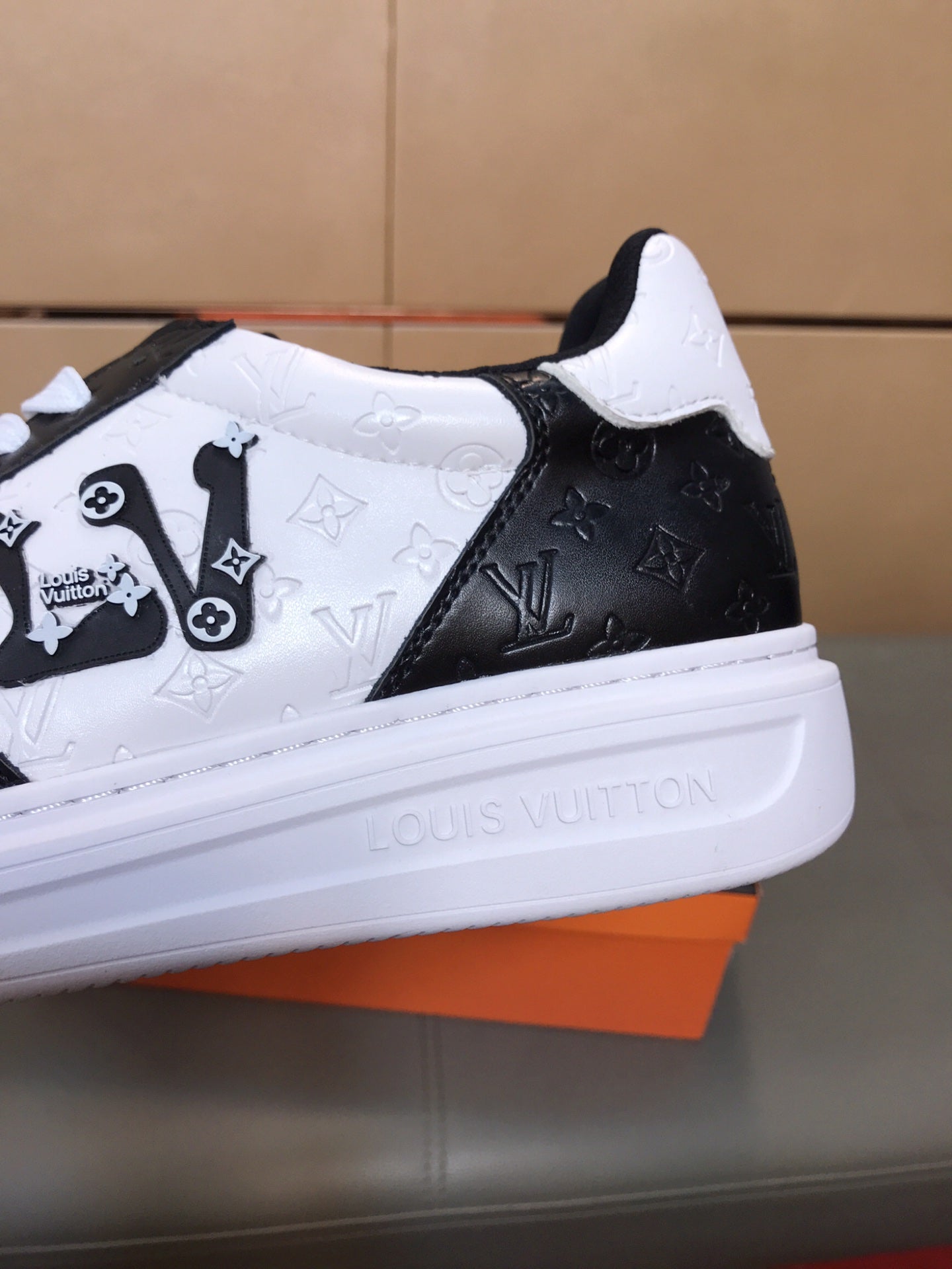 LV TRAINER SHOES IN BLACK MIX WHITE CALFSKIN
