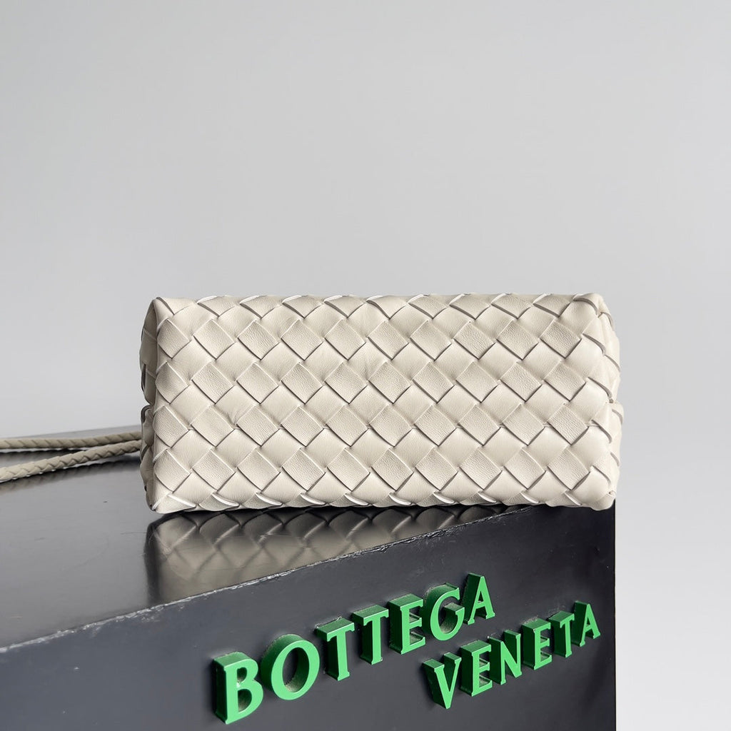 HANDLE BAG ANDIAMO 25 IN OFF WHITE LAMBSKIN