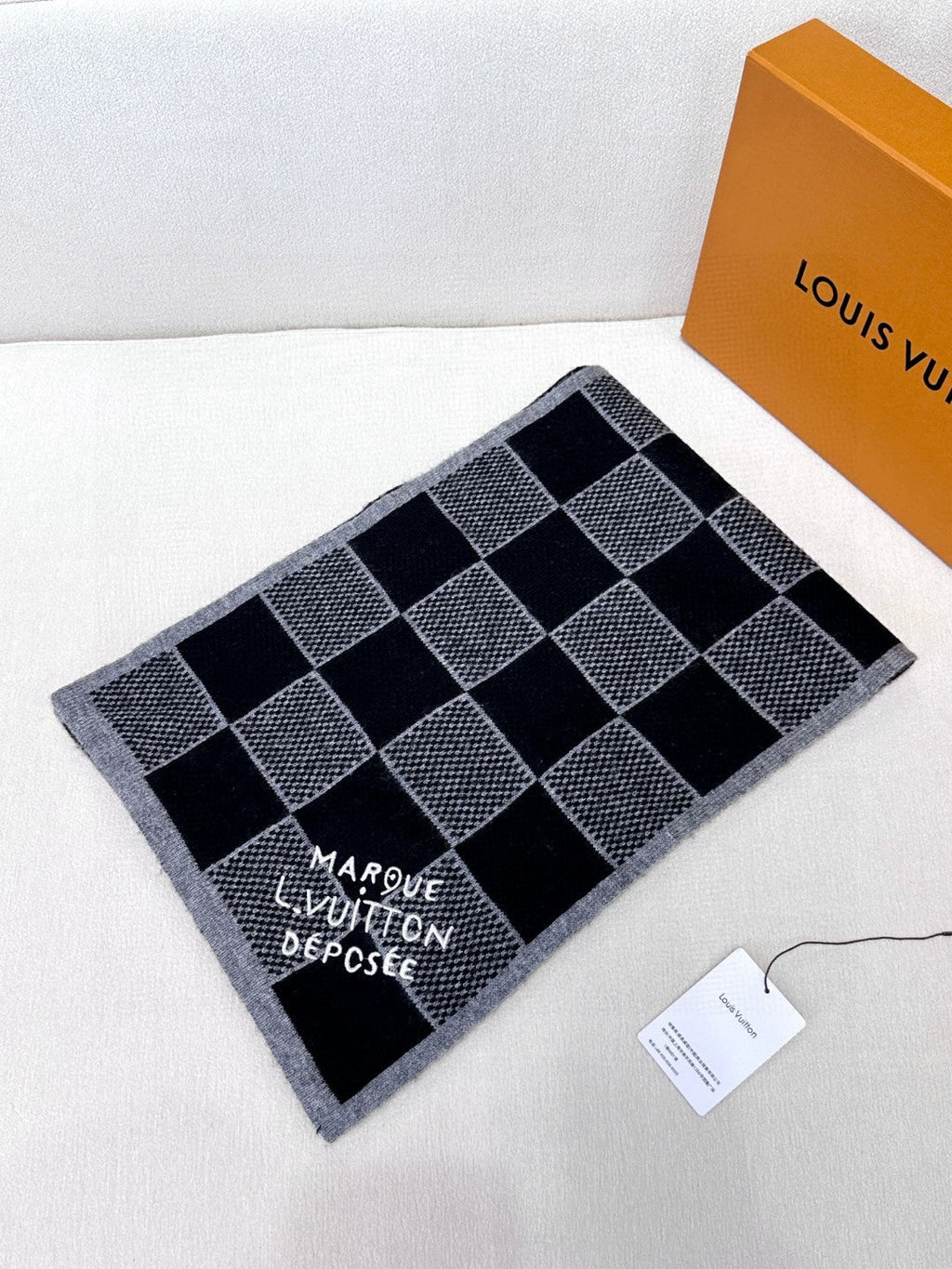LV SCARF 180 CM IN CASHMERE 682079