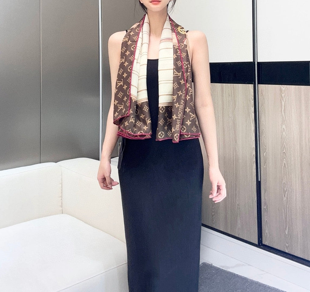 LV SCARF 140 CM IN SILK 721536
