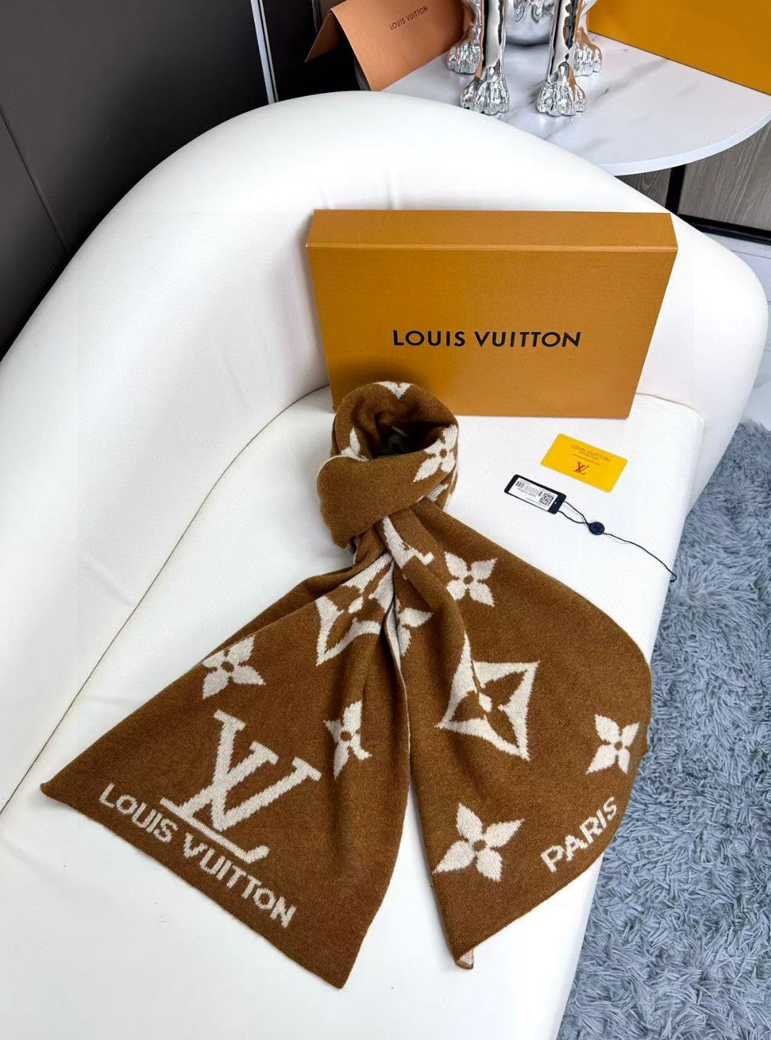LV SCARF 180 CM IN CASHMERE 700778