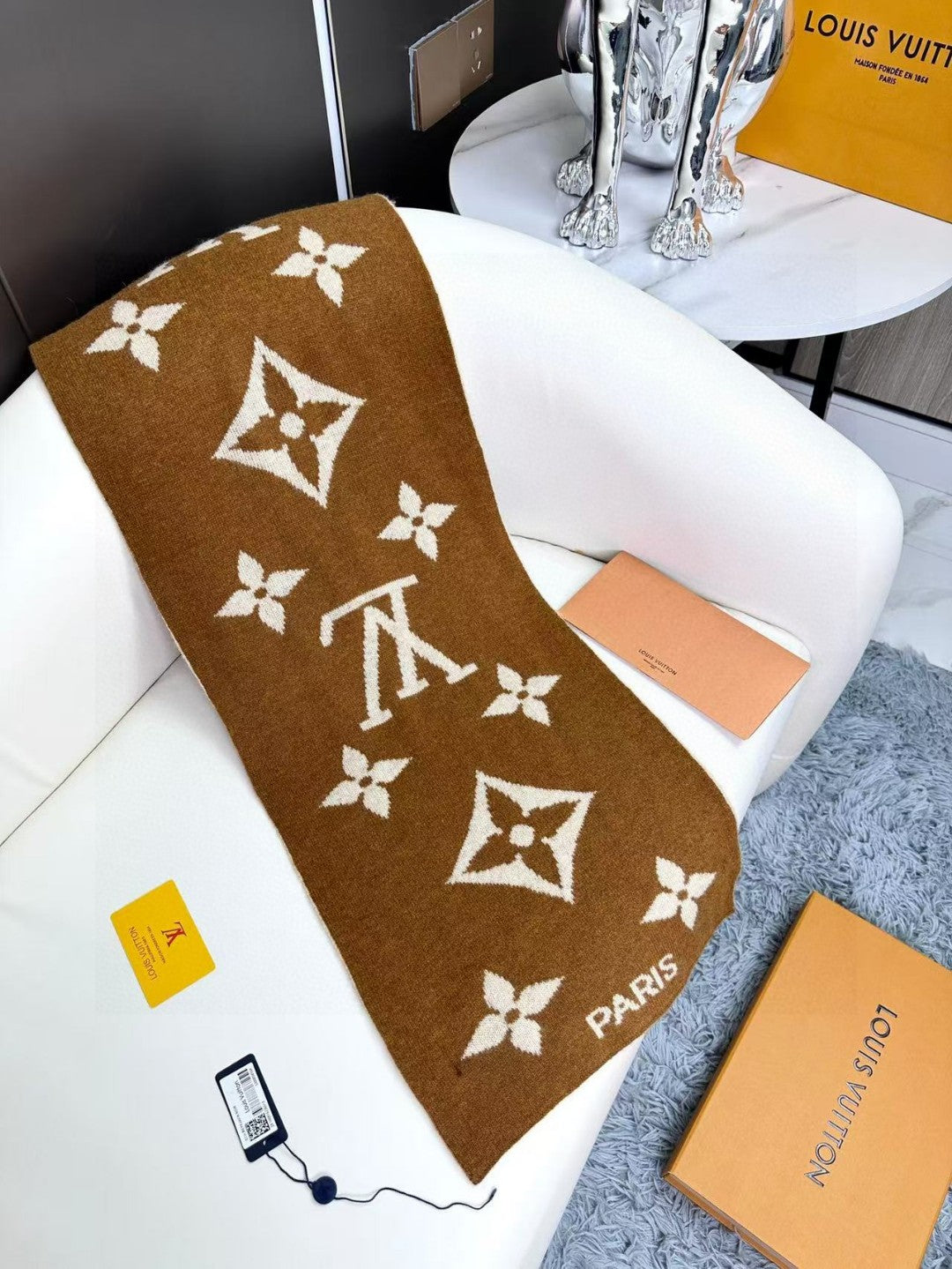 LV SCARF 180 CM IN CASHMERE 700778