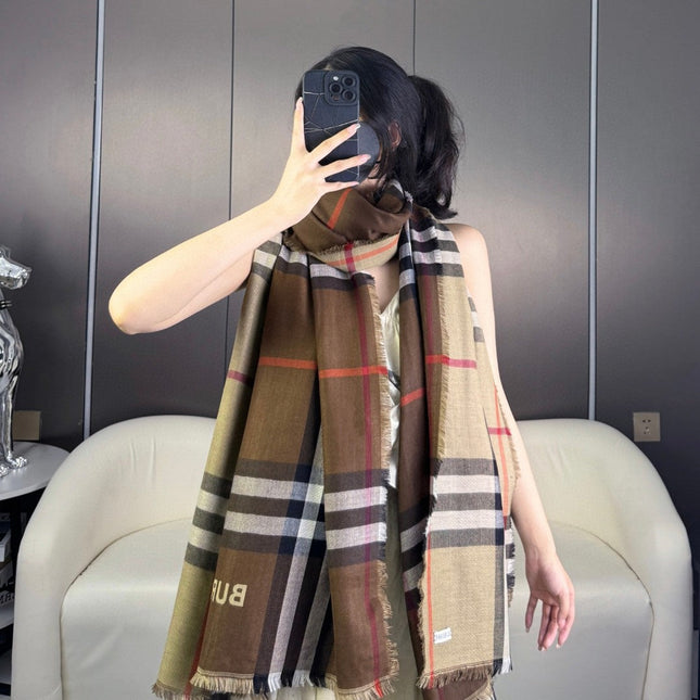 BURBERRY 26S SCARF 220CM IN CASHMERE SILK 303204