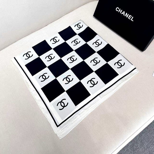 CHANEL 26S SCARF 90 IN SILK 290668