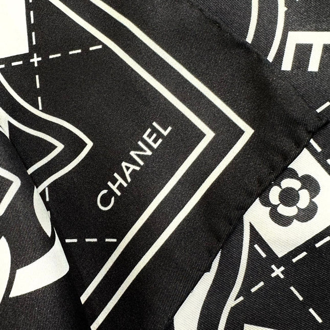 CHANEL 26S SCARF 90 IN SILK 304581