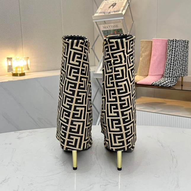 BALMAIN 26S MONOGRAM BOOTS 105 MM IN BLACK AND BEIGE JACQUARD-WOVEN CANVAS