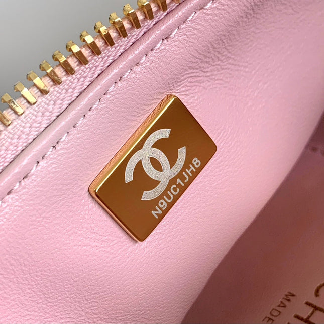 CC WAIST 24 BAG IN LIGHT PINK CALFSKIN WITH PEARL CHAIN AND GOLD HARDWARE