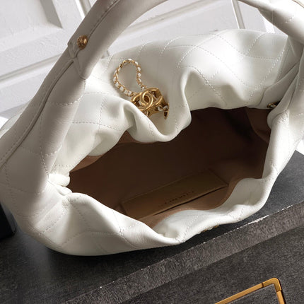 CC 26C LARGE HOBO BAG 29CM IN WHITE CALFSKIN GOLD HARDWARE