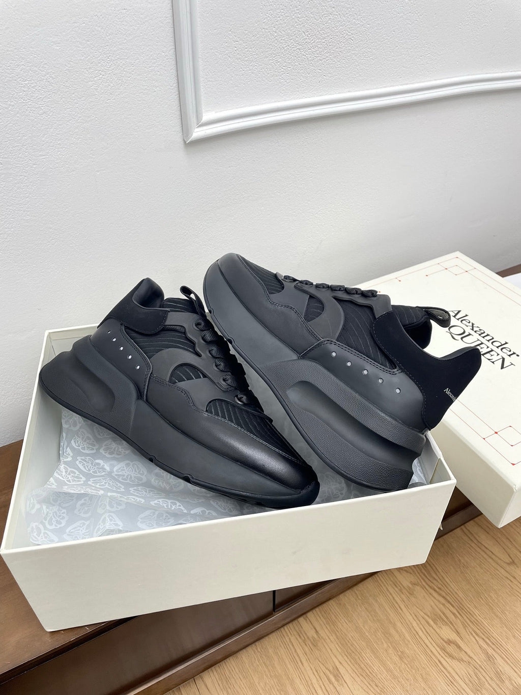 OVERSIZED RUNNER SNEAKERS IN BLACK CALFSKIN AND FABRIC