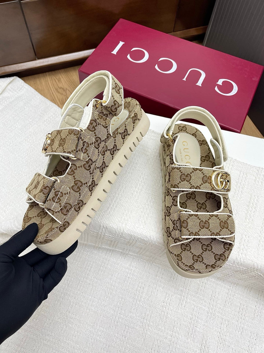GG CLASSIC SANDALS 25S IN BEIGE FABRIC WITH GOLD HARDWARE
