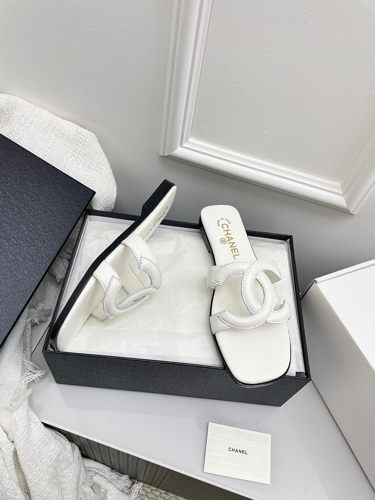 CHANEL CC LOGO MULES IN WHITE CALFSKIN