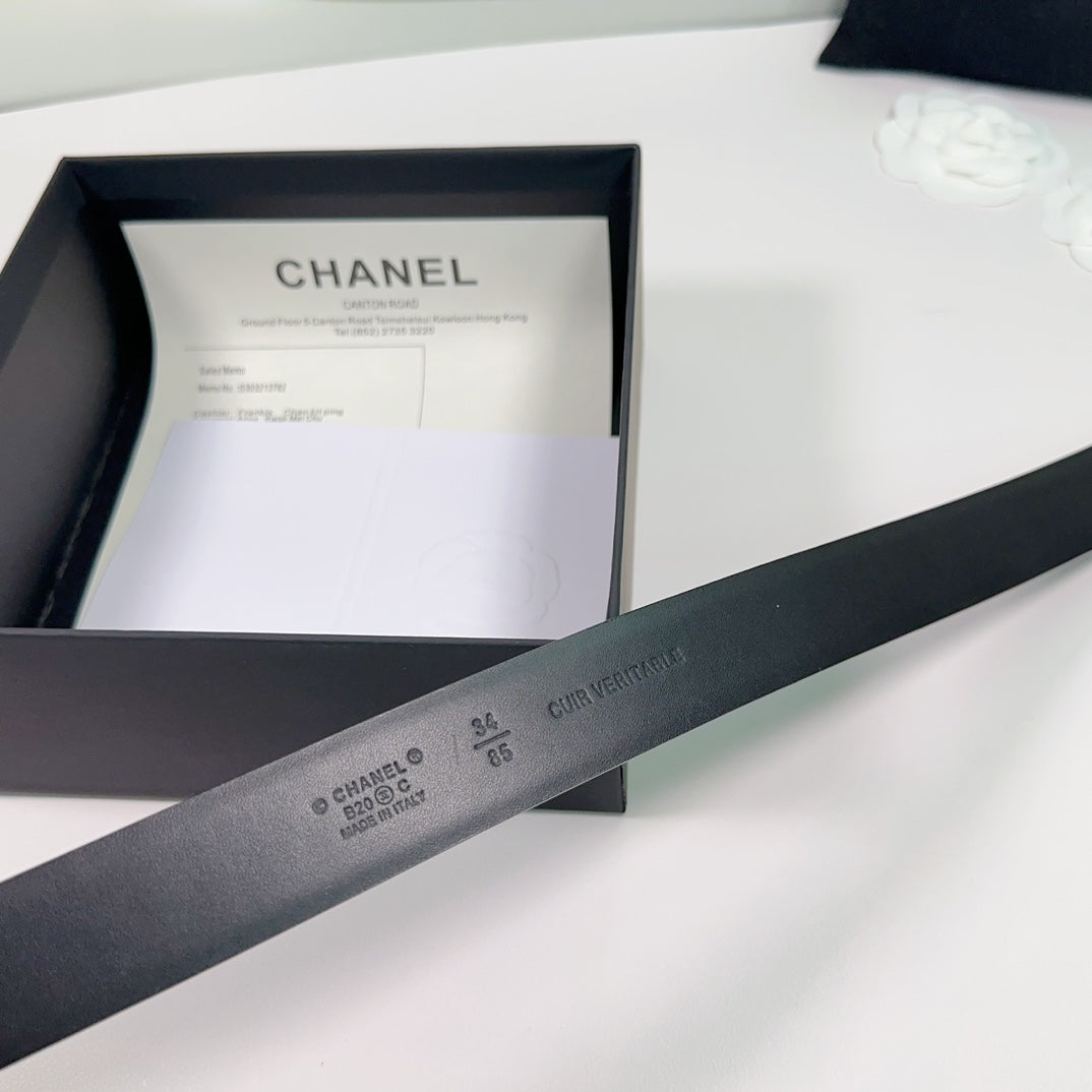 CC BELT 30 MM IN BLACK SMOOTH CALFSKIN WITH GOLD HARDWARE ATTACH PEARL
