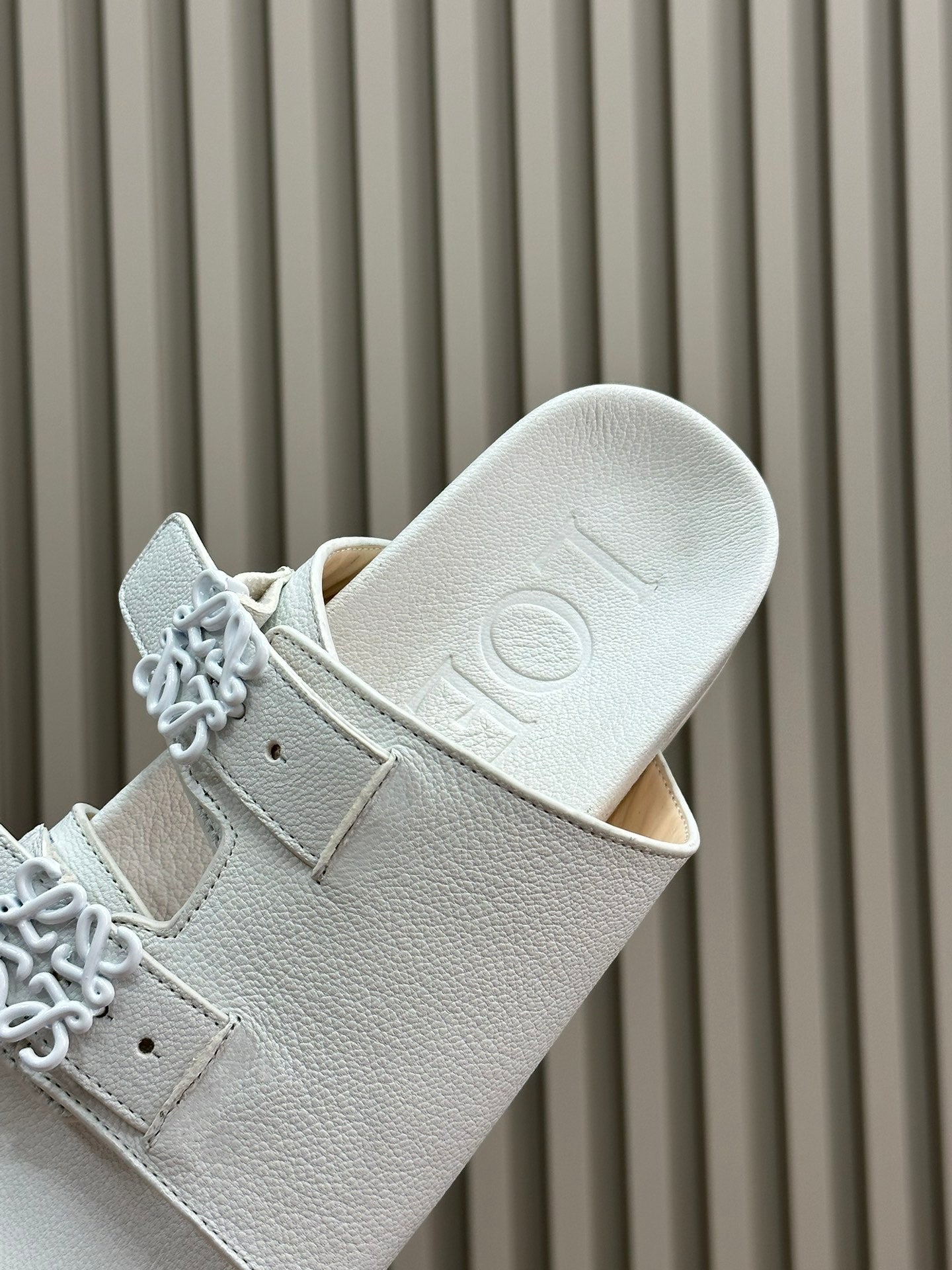 LOEWE 26S EASE SLIDE IN WHITE CALFSKIN