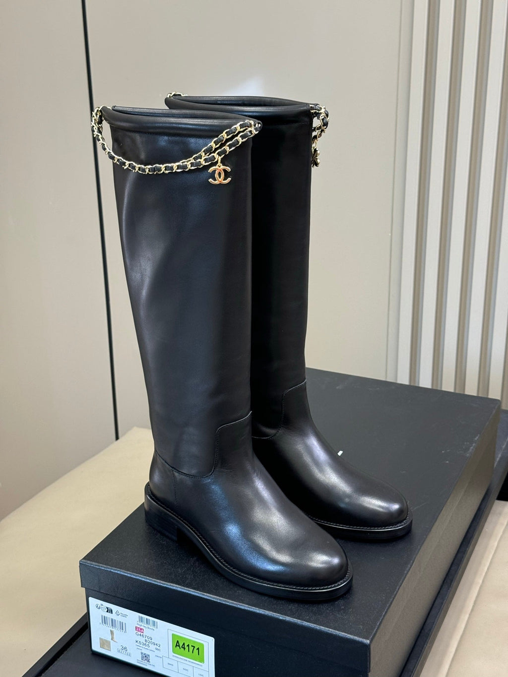 CC CHAIN LONG BOOTS IN BLACK CALFSKIN