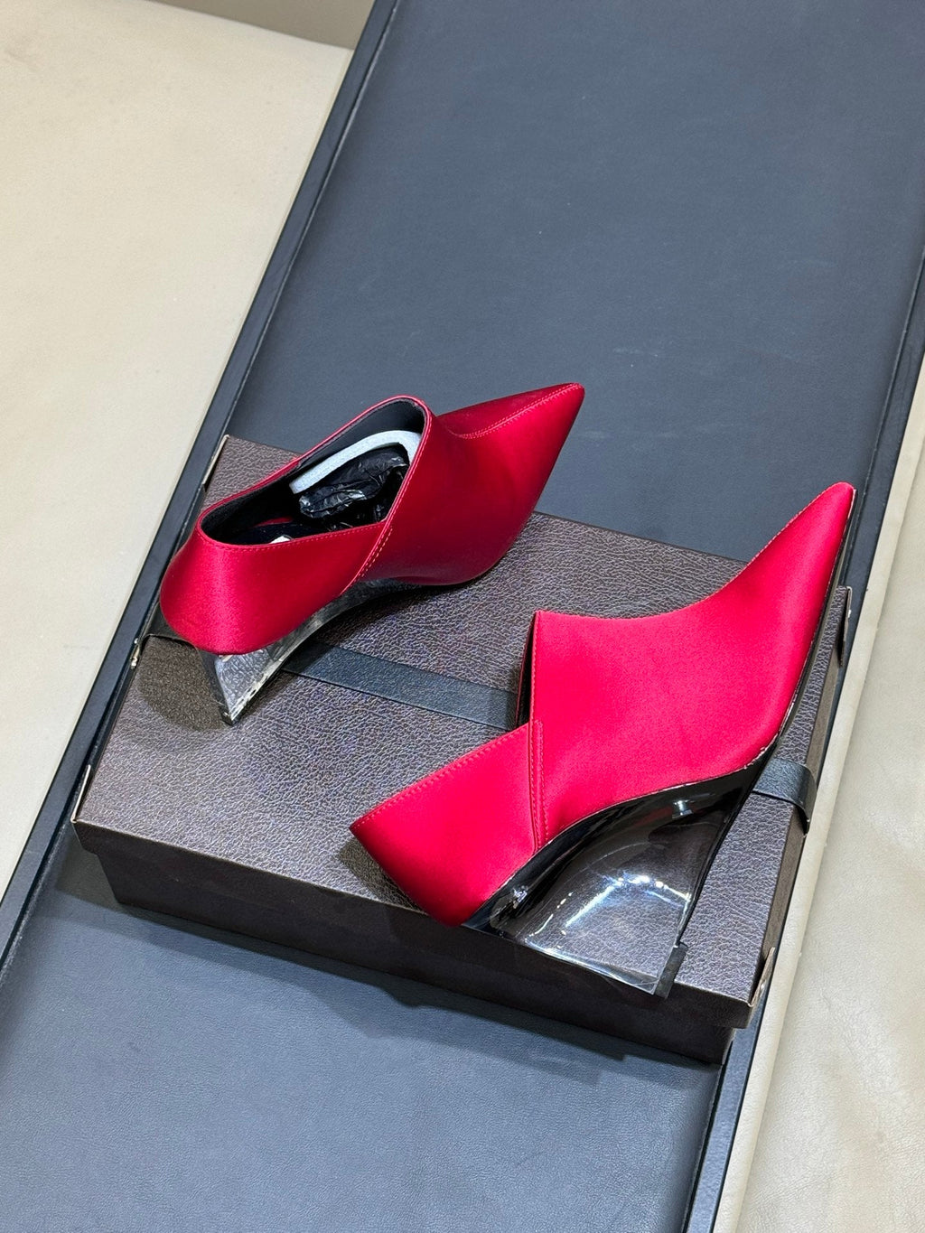 ALAIA 26S TRANSPARENT HIGH HEELS IN RED SATIN