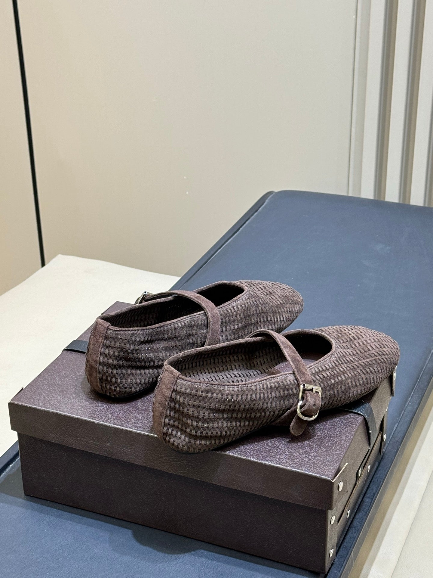 ALAIA 26S KNIT BALLET FLATS IN DARK BROWN SUEDE