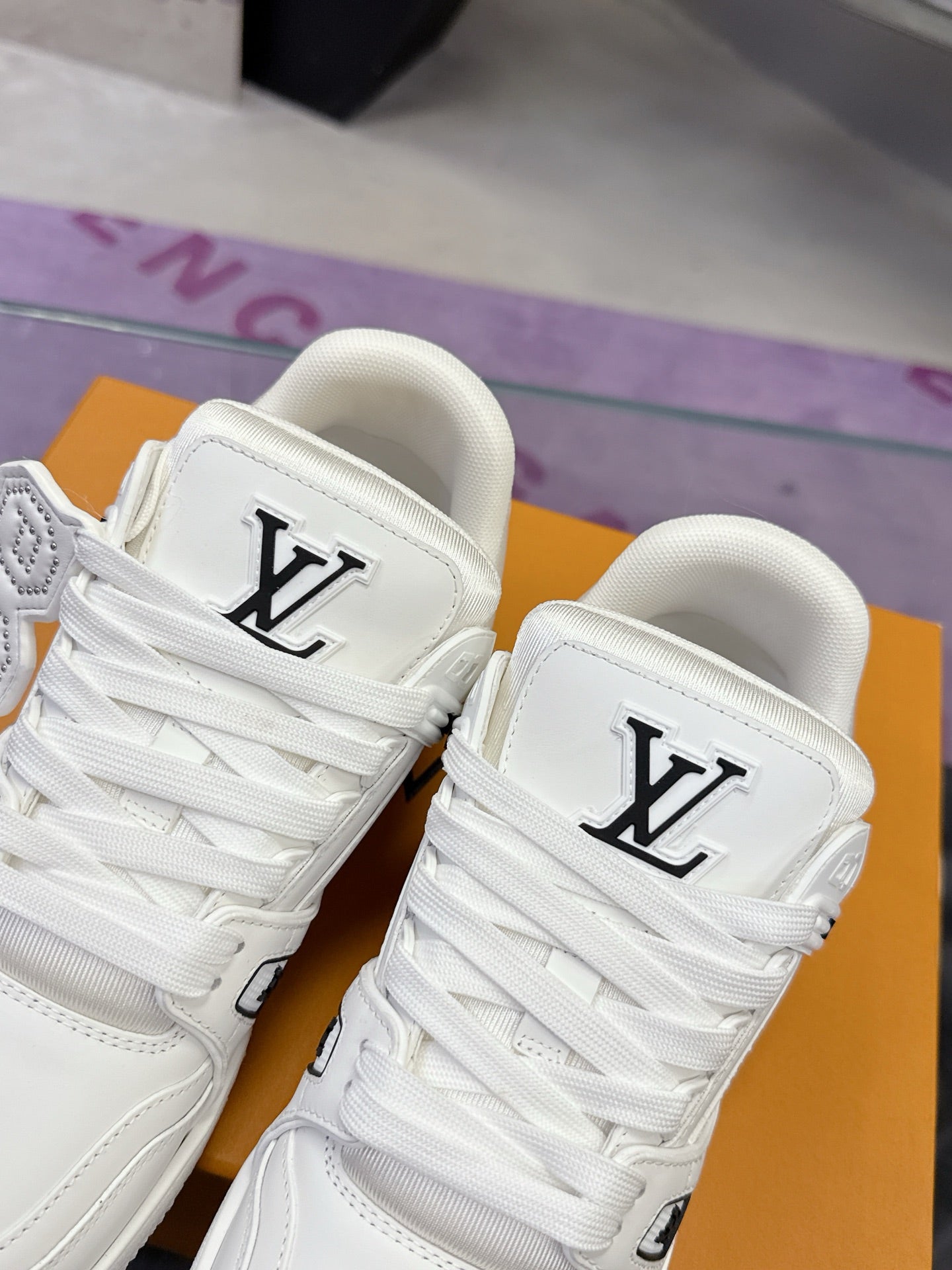 LV 26S LOW TOP SNEAKERS IN WHITE CALFSKIN