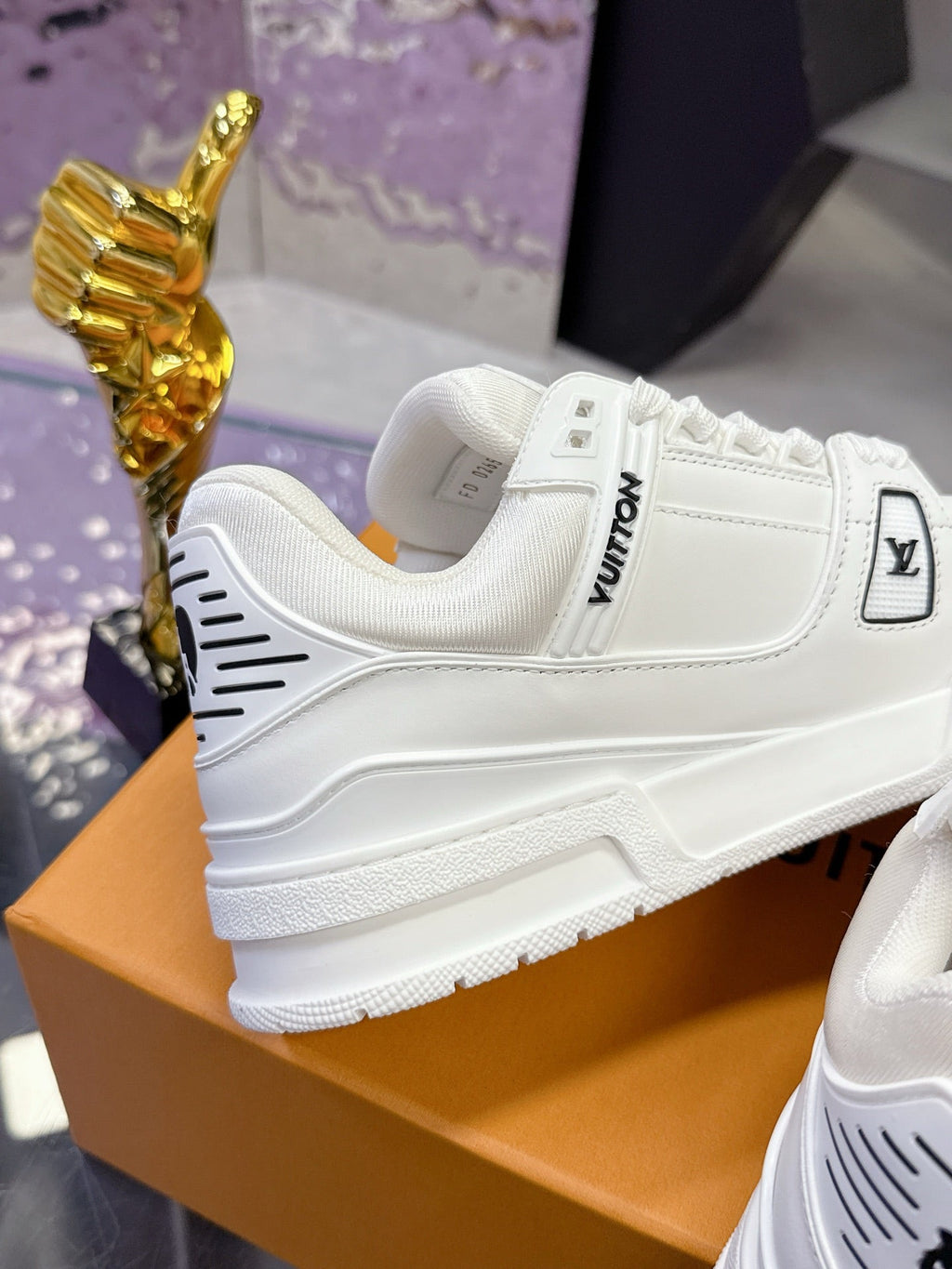 LV 26S LOW TOP SNEAKERS IN WHITE CALFSKIN