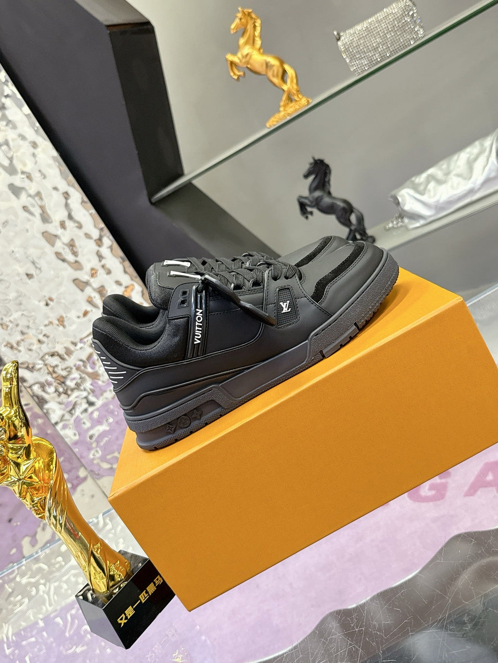 LV 26S LOW TOP SNEAKERS IN BLACK CALFSKIN