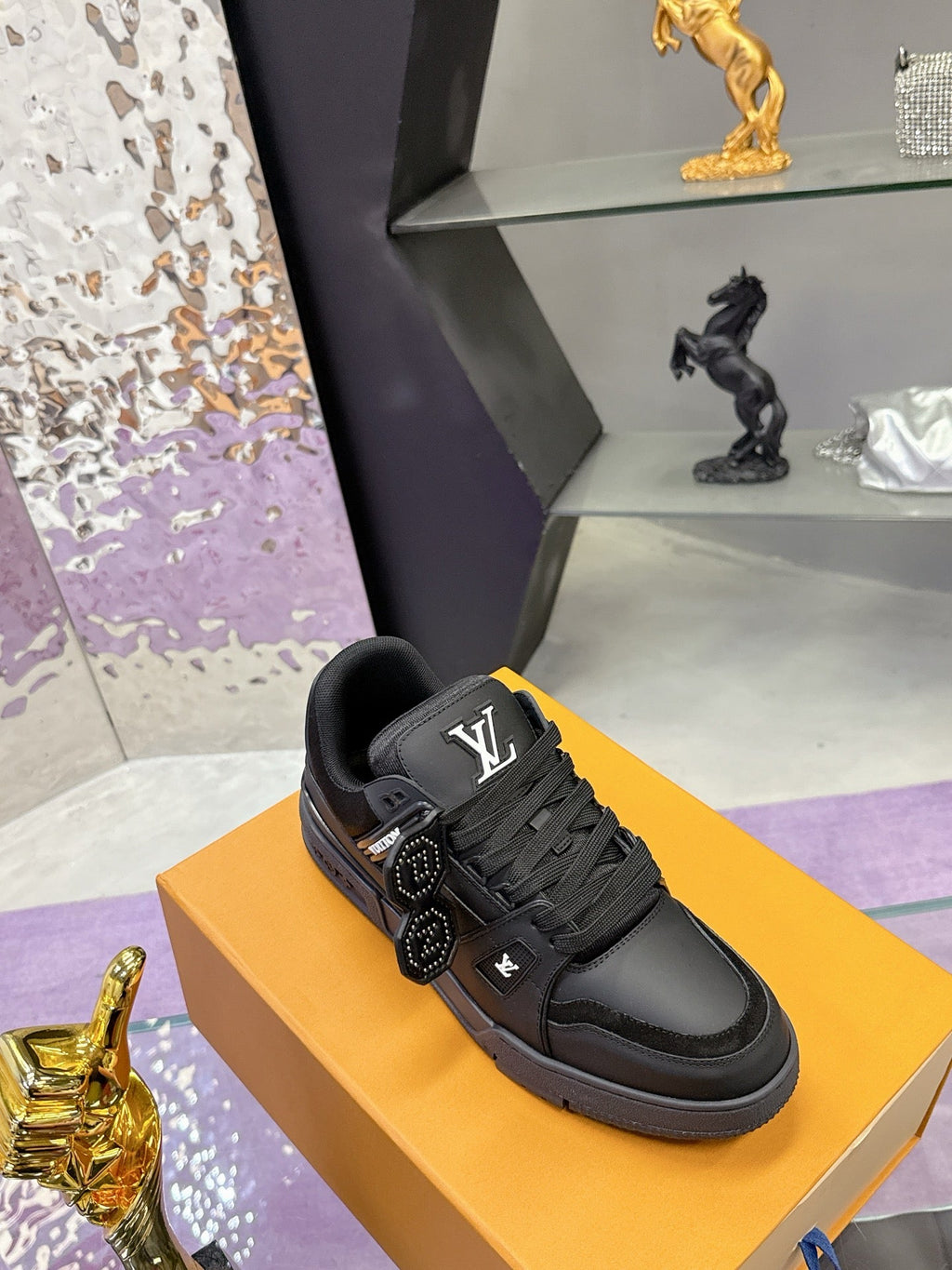 LV 26S LOW TOP SNEAKERS IN BLACK CALFSKIN