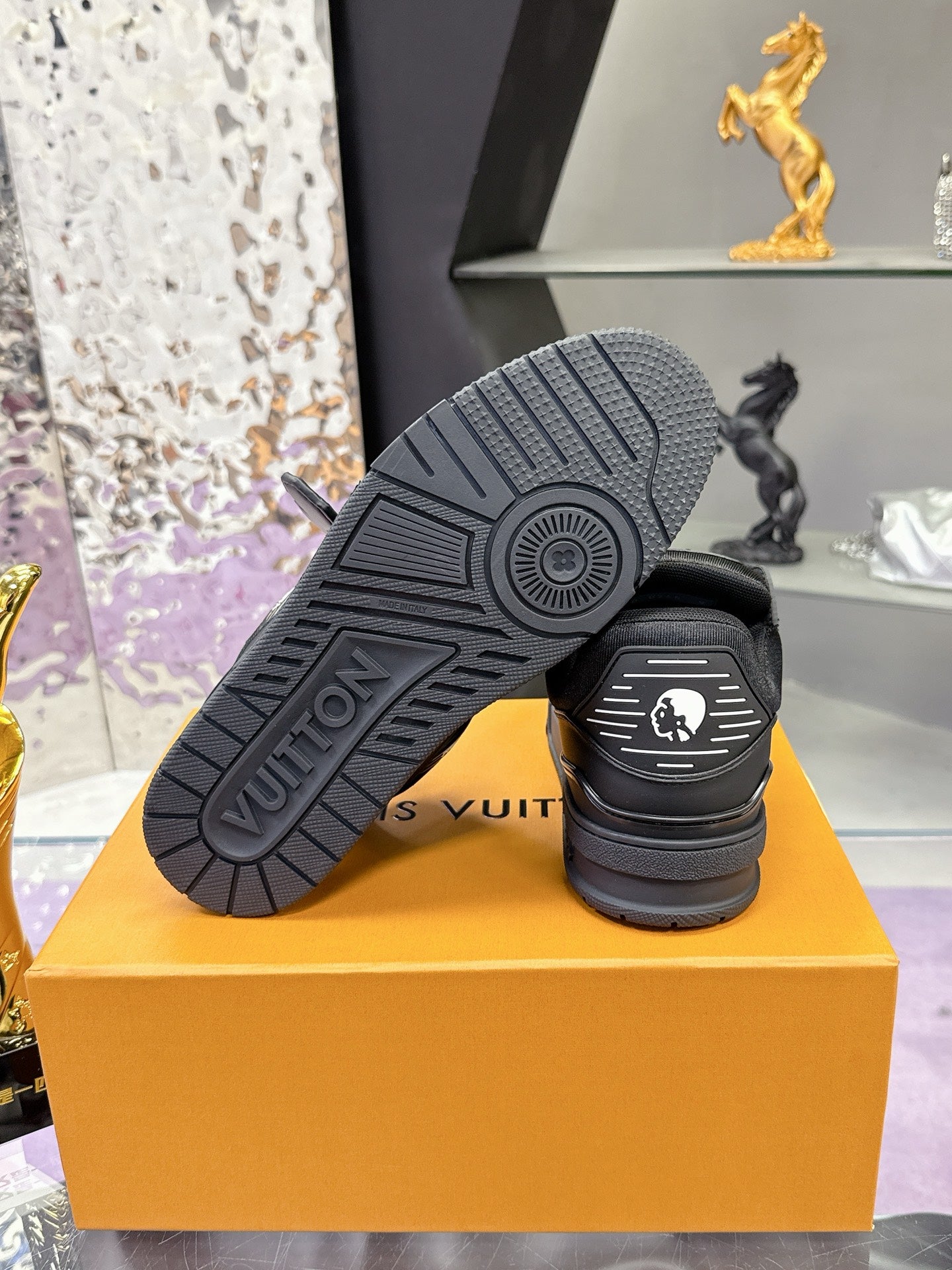 LV 26S LOW TOP SNEAKERS IN BLACK CALFSKIN