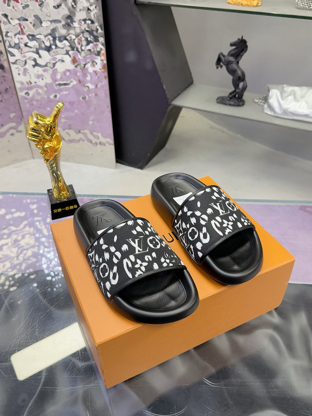 LV 26S SLIDE SANDALS IN BLACK WHITE CALFSKIN AND CANVAS
