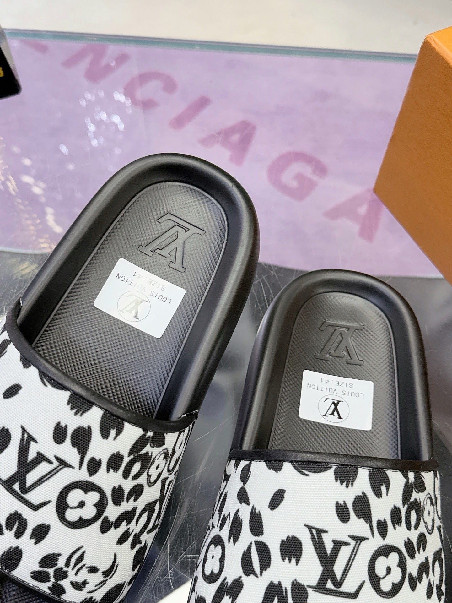 LV 26S SLIDE SANDALS IN WHITE BLACK CALFSKIN AND CANVAS