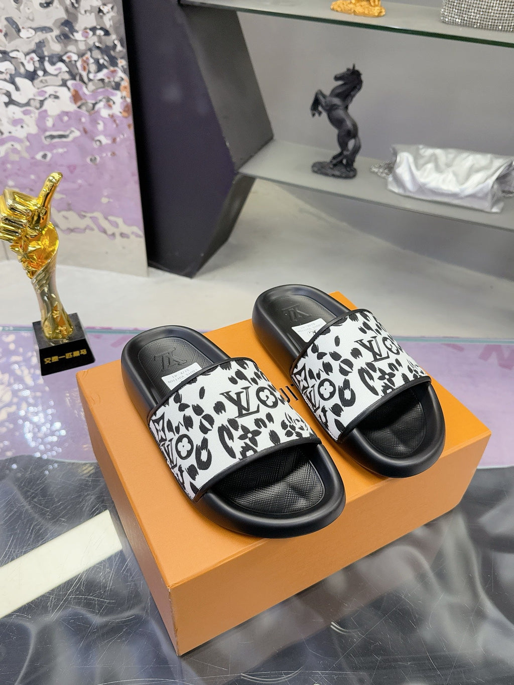 LV 26S SLIDE SANDALS IN WHITE BLACK CALFSKIN AND CANVAS