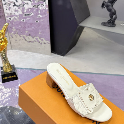 LV 26S BLOCK HEEL MULE SANDALS IN WHITE EMBOSSED CALFSKIN GOLD HARDWARE