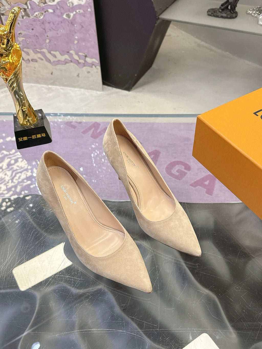 LV 26S POINTED TOE PUMPS 85MM IN NUDE BEIGE SUEDE