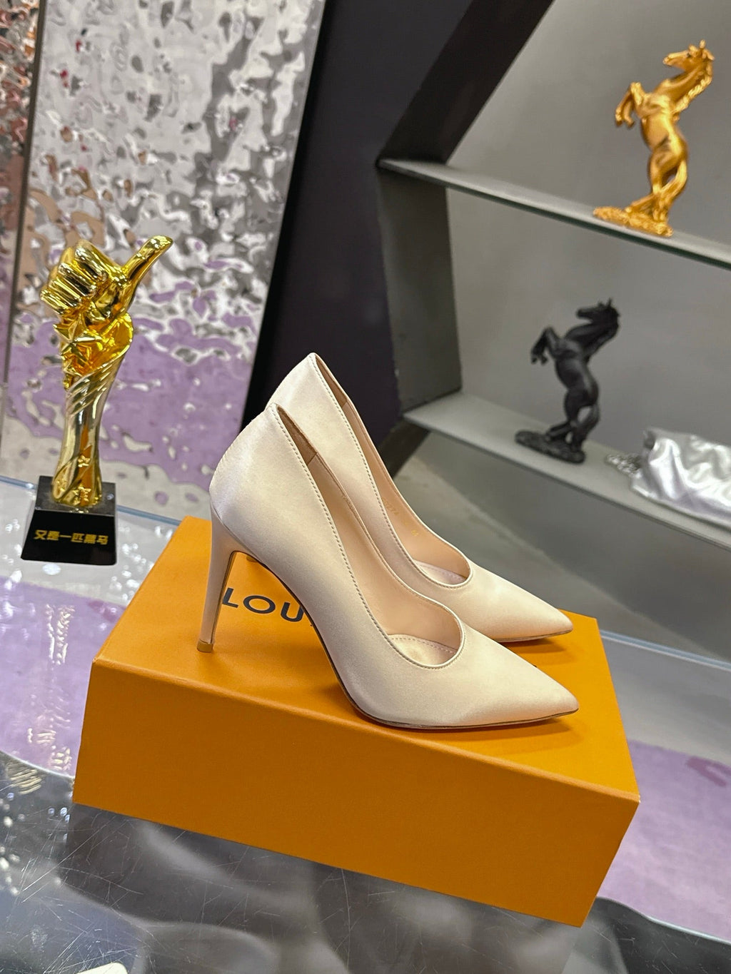LV 26S POINTED TOE PUMPS 85MM IN NUDE BEIGE SATIN