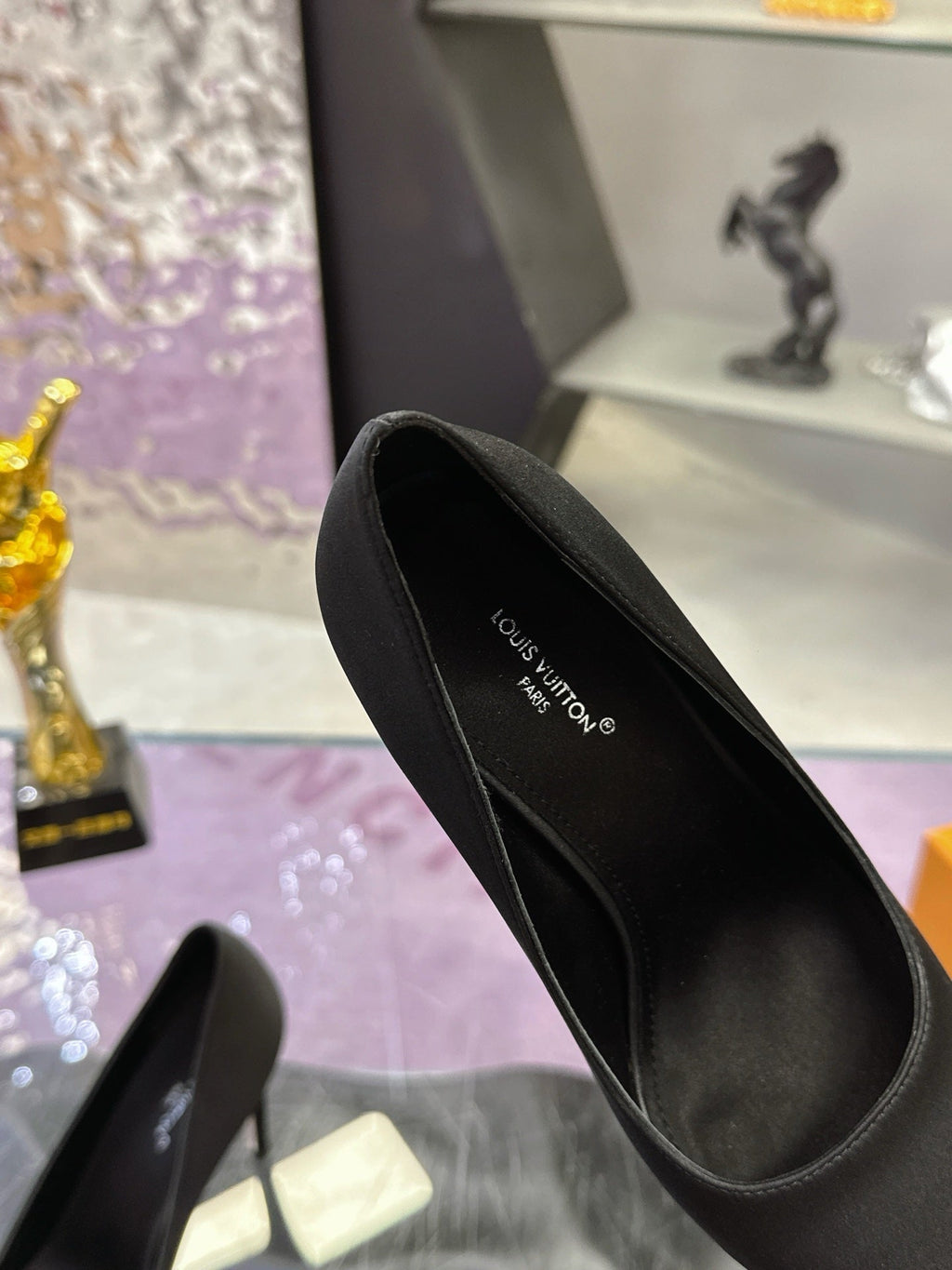 LV 26S POINTED TOE PUMPS 85MM IN BLACK SATIN