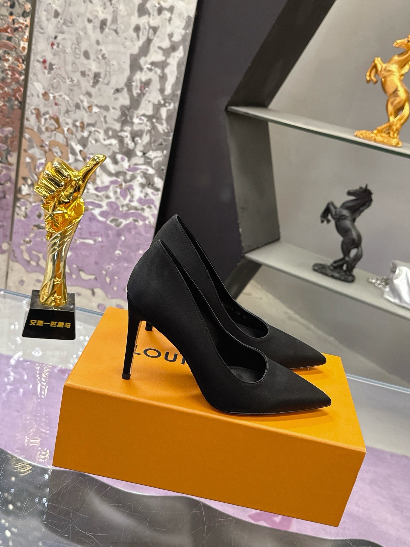 LV 26S POINTED TOE PUMPS 85MM IN BLACK SATIN
