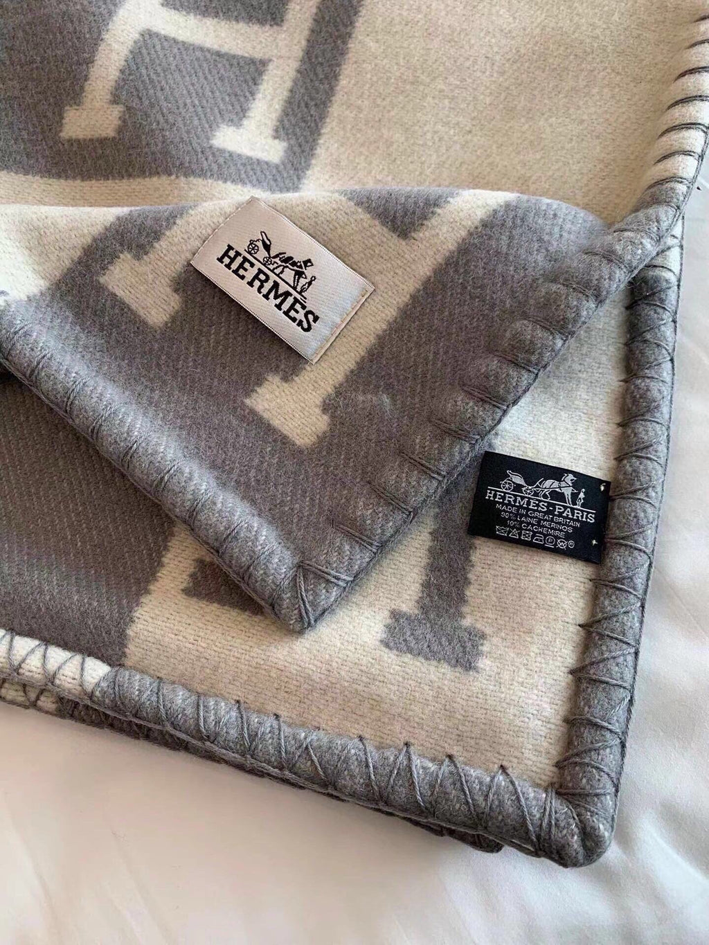 TIGRE BAYADERE BLANAVALON III THROW BLANKET IN LIGHT GRAY CASHMERE 407144
