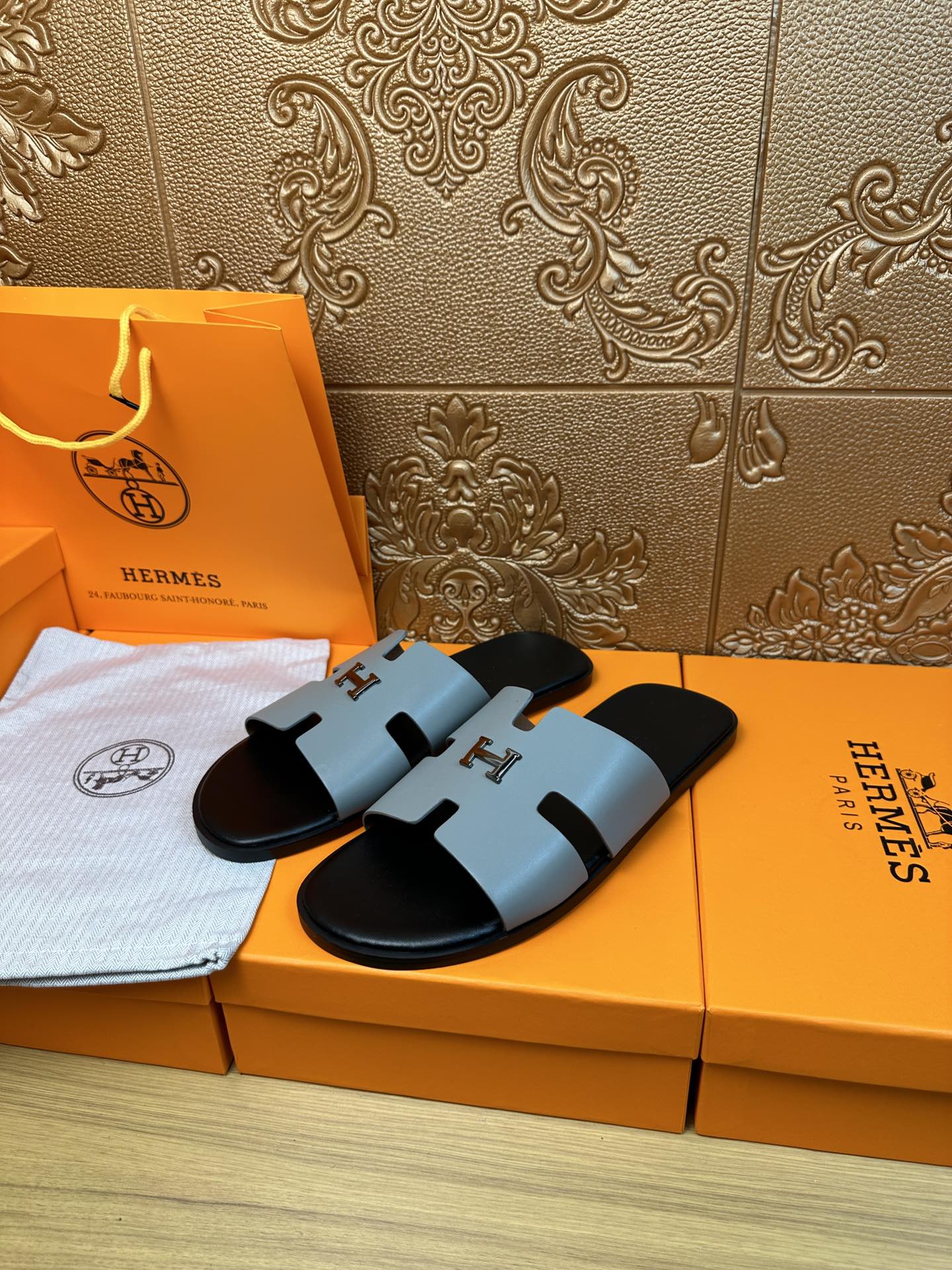 HM IZMIR H-BUCKLE SANDAL STONE CALFSKIN