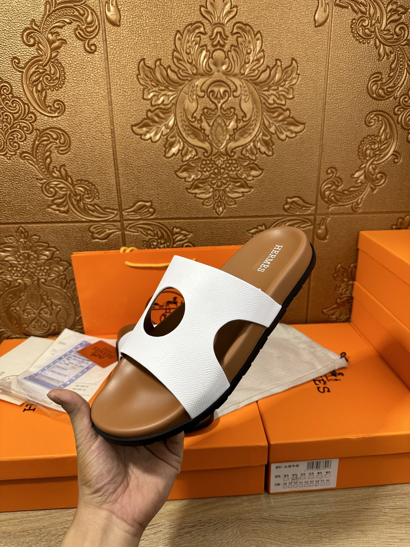 HM CIRCLE CUT SANDAL WHITE AND CARAMEL CALFSKIN